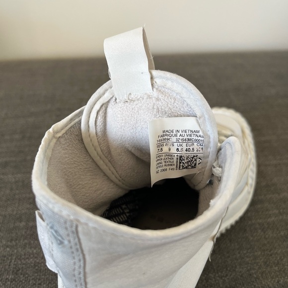 Converse - Picture 2 of 4